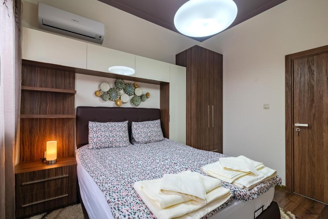 Cosy Luxury Flat In The Centrum- 90Sqm - 3 Rooms. Varna Esterno foto