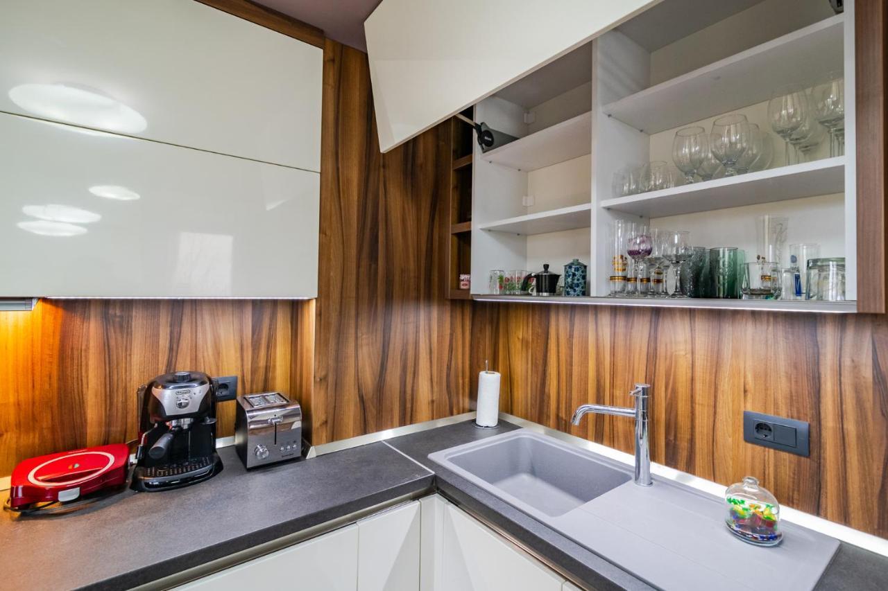 Cosy Luxury Flat In The Centrum- 90Sqm - 3 Rooms. Varna Esterno foto