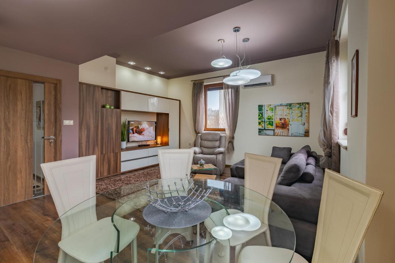 Cosy Luxury Flat In The Centrum- 90Sqm - 3 Rooms. Varna Esterno foto