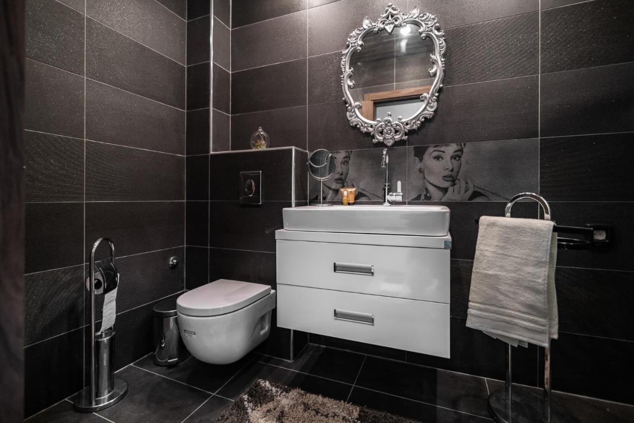 Cosy Luxury Flat In The Centrum- 90Sqm - 3 Rooms. Varna Esterno foto