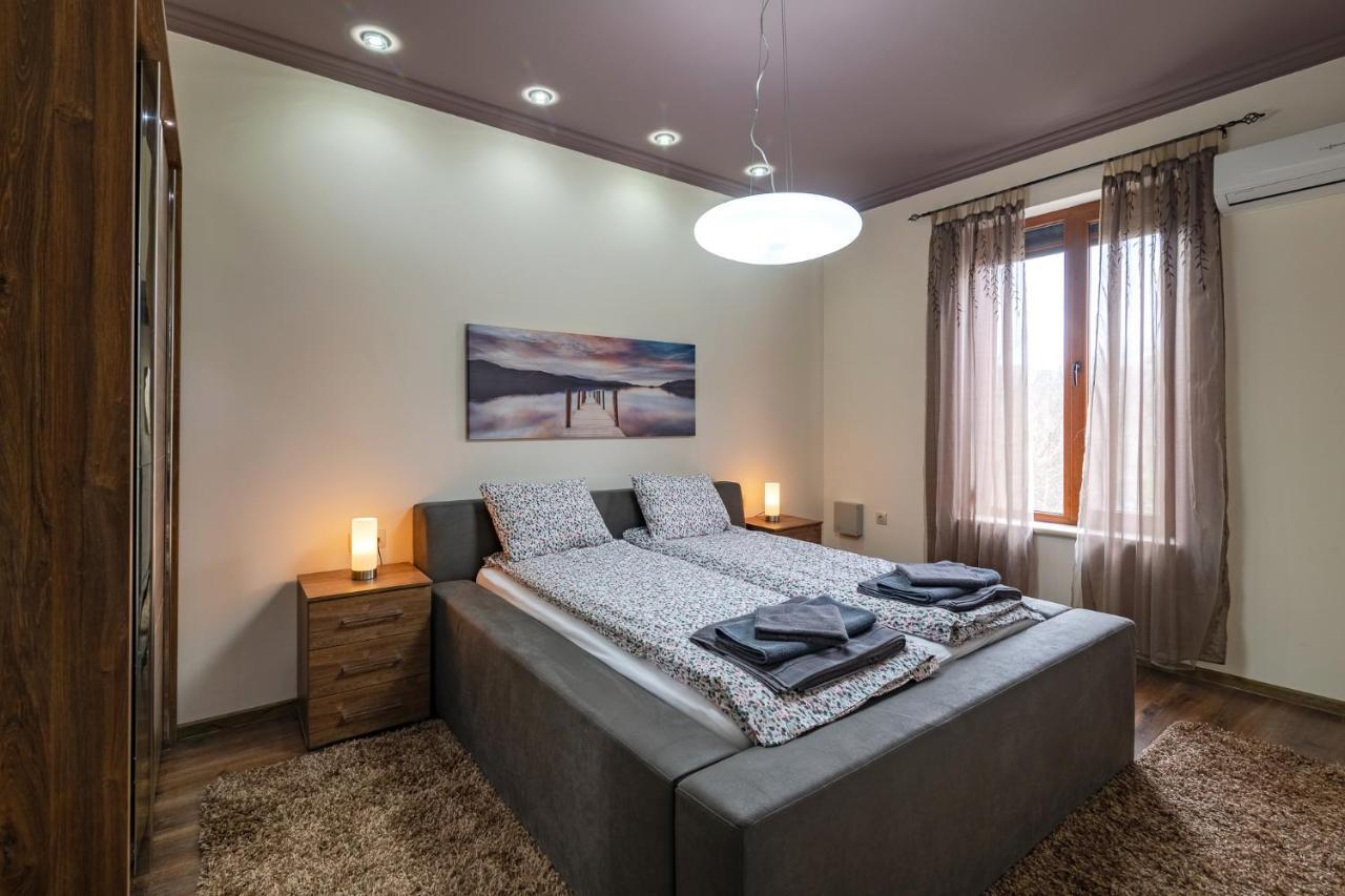 Cosy Luxury Flat In The Centrum- 90Sqm - 3 Rooms. Varna Esterno foto