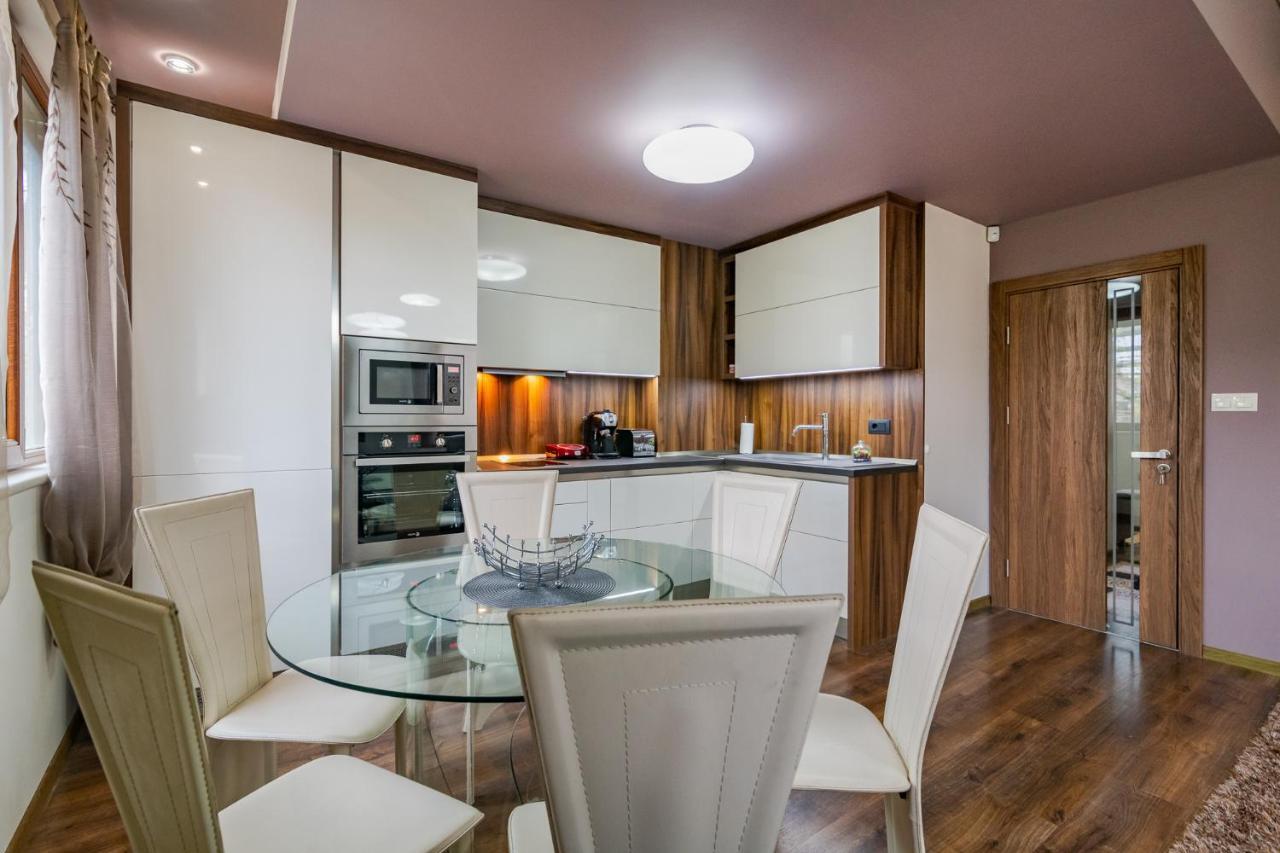 Cosy Luxury Flat In The Centrum- 90Sqm - 3 Rooms. Varna Esterno foto